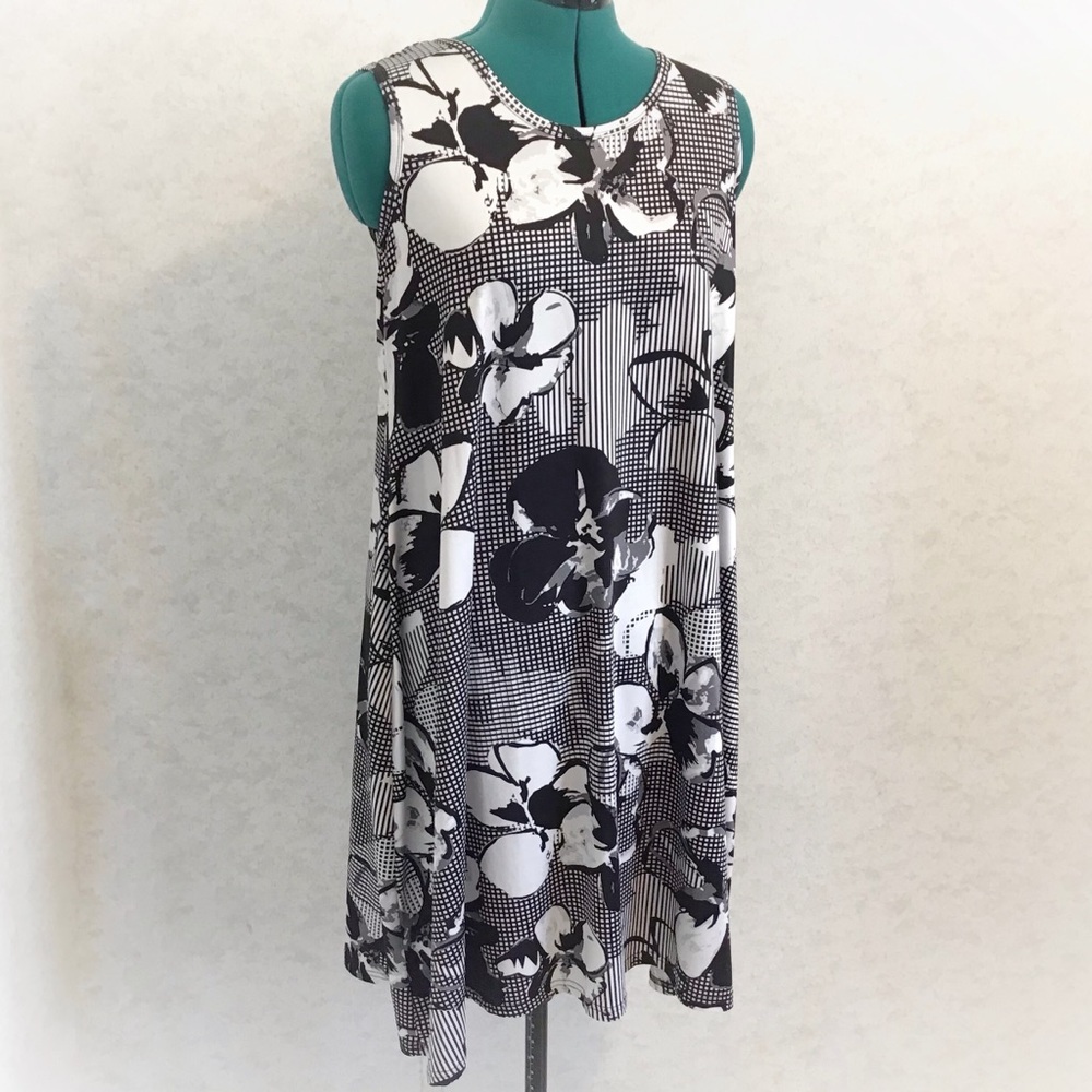 Tango Mango Black & White Floral Tent Dress, Small